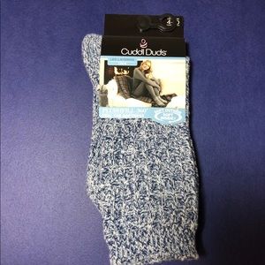 🧦Cuddl Duds super soft crew socks.